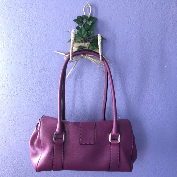 Cute Magenta Shoulder Bag with silver clasp - Picture 2 of 2